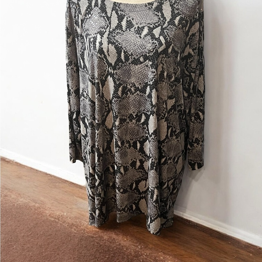 Susan Graver Oversized Black and Gray Tunic Blouse